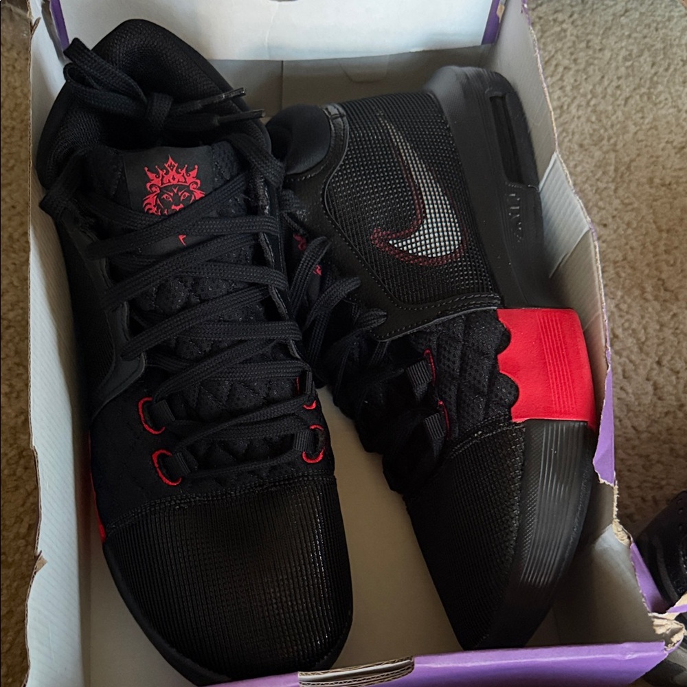 Nike LeBron Witness Black and Red Basketball Sneakers 10.5 men’s